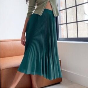 Aritzia Twirl Pleated Skirt size S
